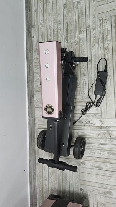Troler Electric / Bagaj Inteligent cu Trotinetă (Ride-On) – Roz Auriu & Negru