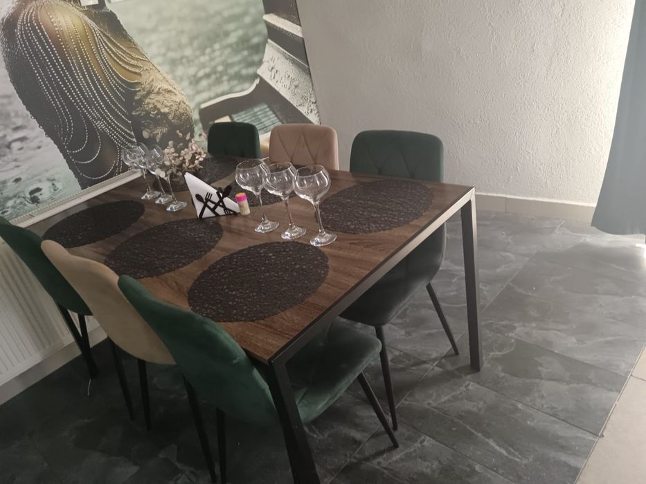 Vând set mese pentru restaurant