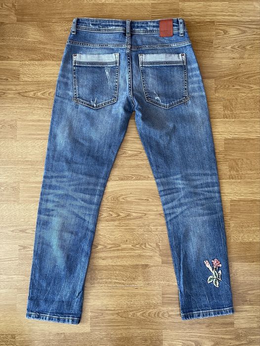 Blugi cu model Zara