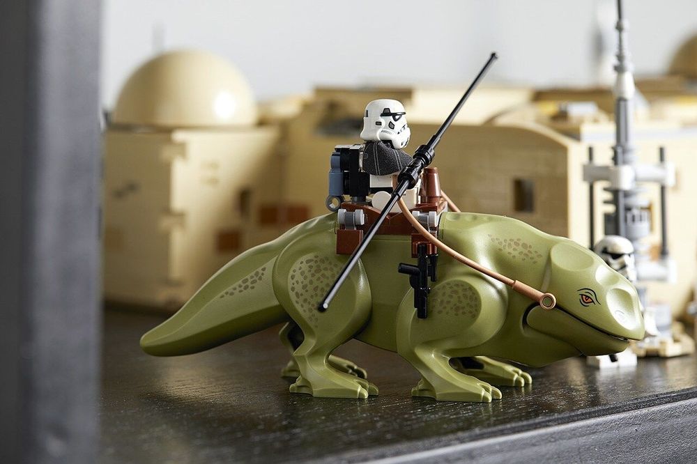 Лего набор Звёздные войны Кантина Мос Эйсли.Lego Star Wars Mos Eisley
