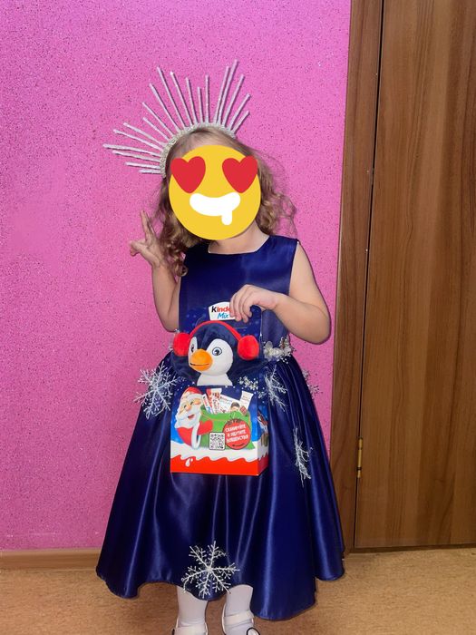 Атласное синее платье