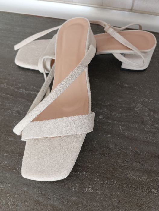 Дамски сандали на ток