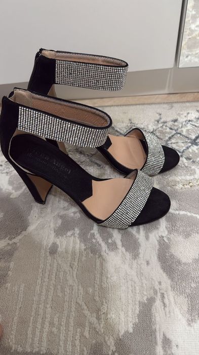 Продаю обувь басоножки черного цвета