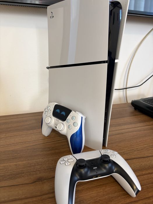 PS5 digital, slim.+ 2 controllere (DualSense+Astro Bot Limited Edition)