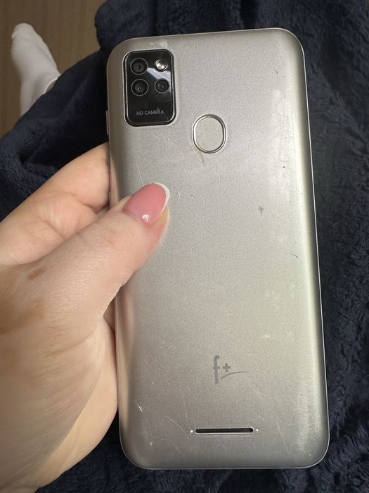 Продам телефон F+