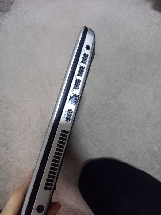 Laptop del 17,i5 ,ram 8gb,video 2gb ,bqterie  3 ore