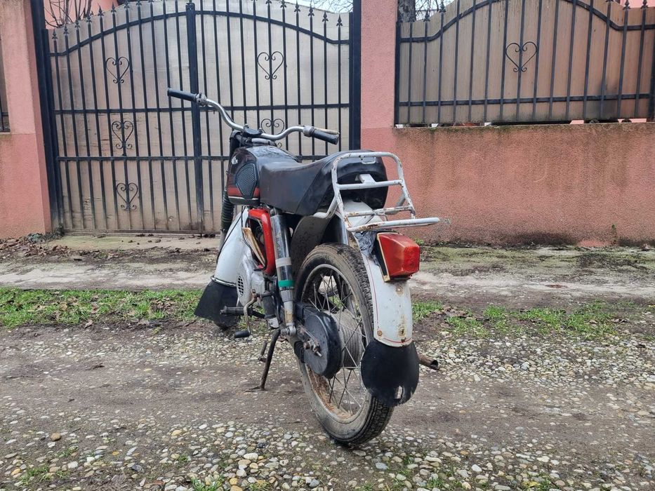 Mobra turist Comunista