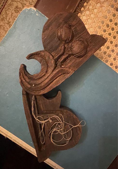 Cutie antica sculptata floral