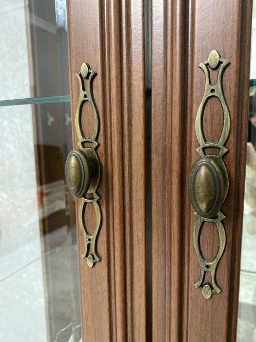 Продам витрину сервант