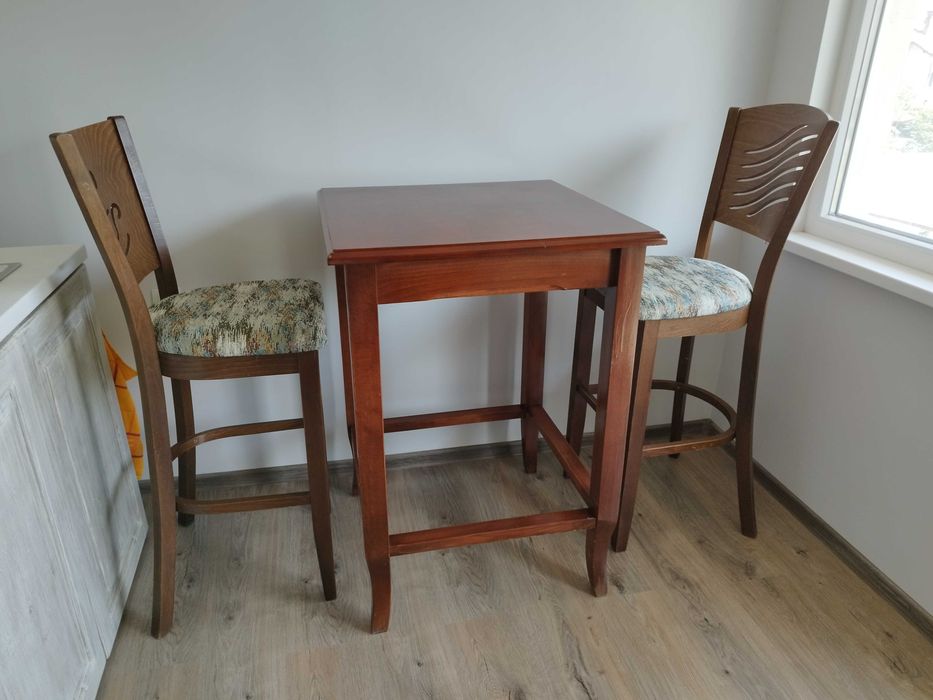 Бар маса и столове масив