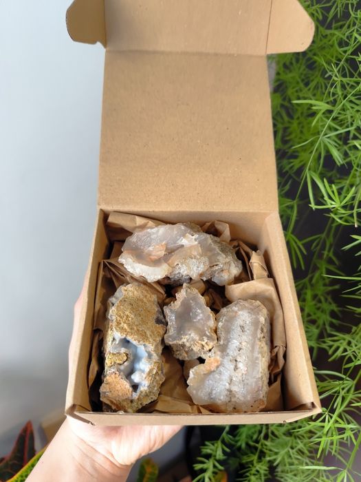 Кутии с минерали