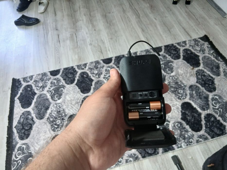Vând Lavalieră Shure BLX4 în stare impecabila la prețul de 1700 lei, preț fix fără negocieri. Telefon:0765063305
