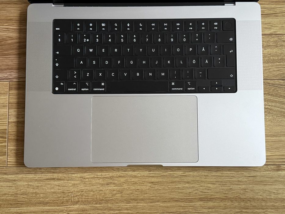 MacBook Pro 16 M1 Pro`10 CPU/16 GPU/1TB SSD/32GB RAM/Като Нов