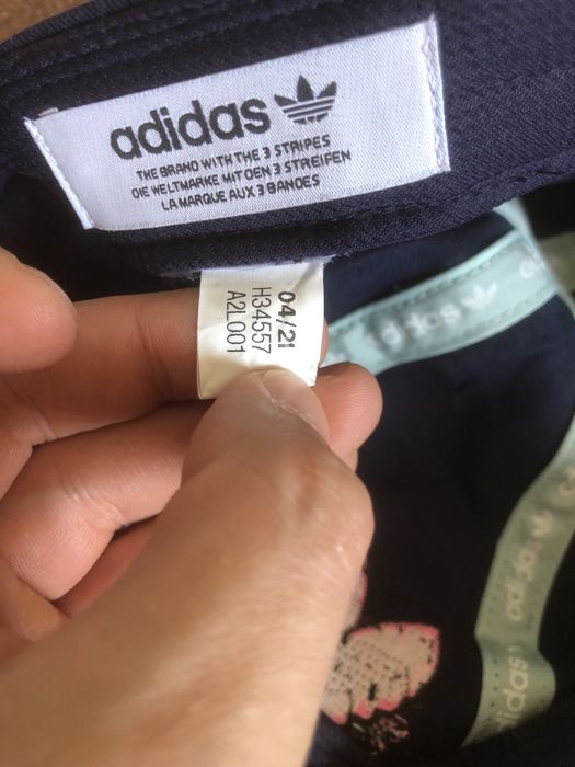 Adidas шапка с козирка универсален размер