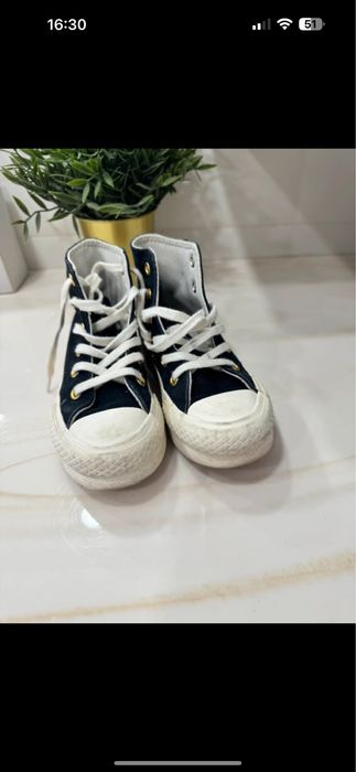 Vand adidasi converse