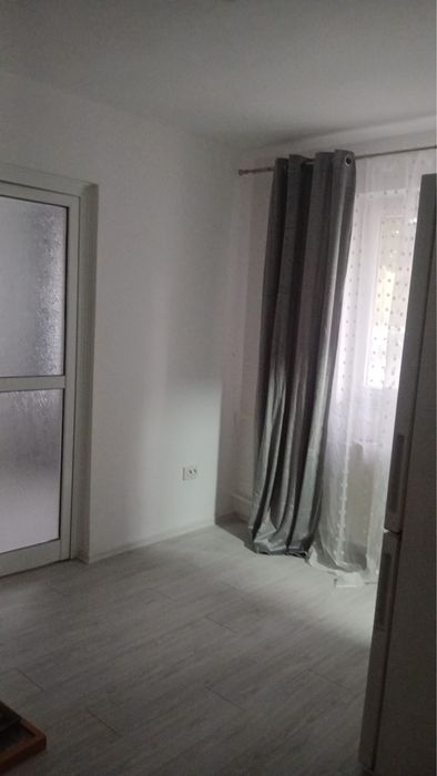 Proprietar vând urgent apartament cu doua camere la parter zona Petrișor