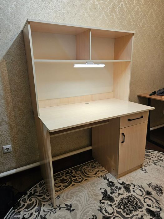 Компьютерный стол, стол для учёбы