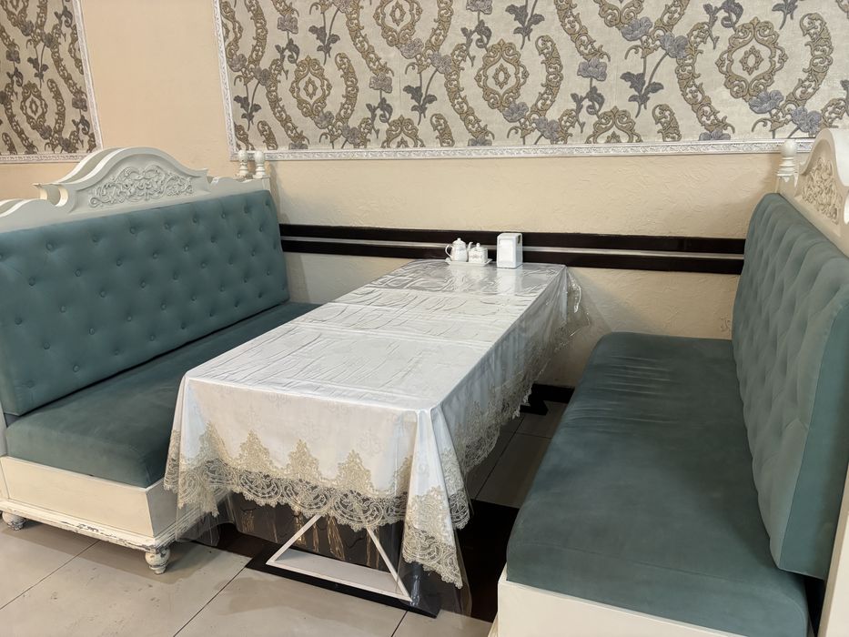 Диван және үстелсатылады