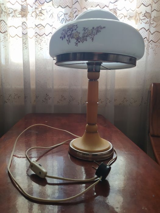 Продаю Настольная лампа  в отличном состоянии производство  Россия.
