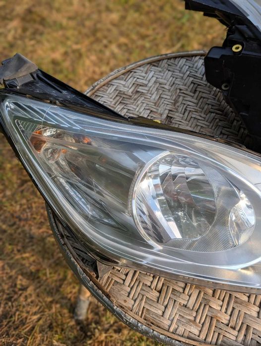 Комплект фарове за Ford C Max 2012/2013в комплекта270лв.за бройка150лв