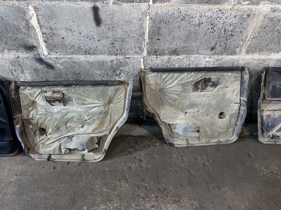 Продам дверные  карты ауди 80 б4