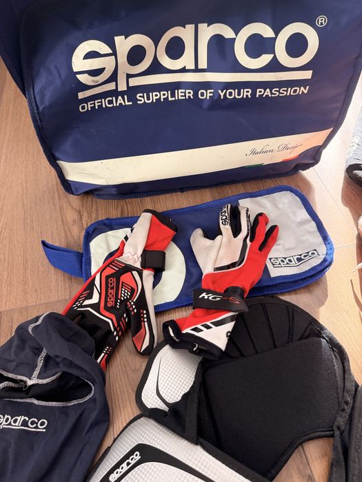 Echipament complet karting Sparco junior – costum, ghete, mănuși, protecții