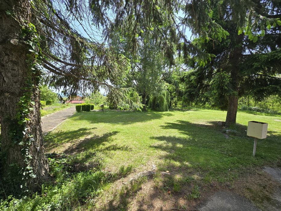 Хотелски комплекс , с. Горно Изворово, общ. Казанлък,  обл