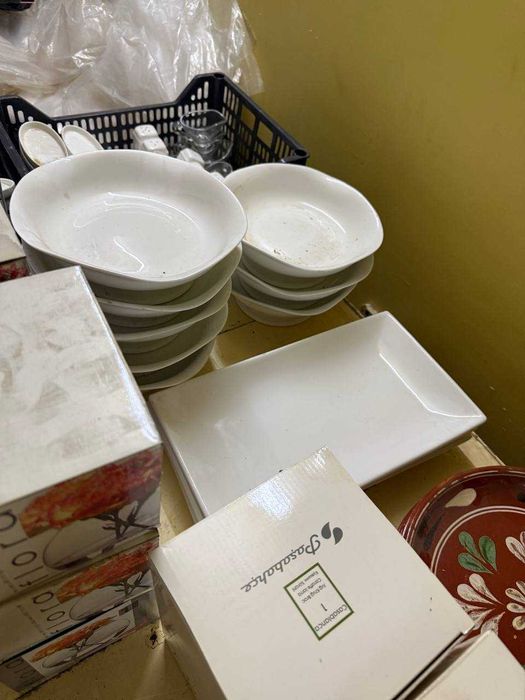 Набор посуды для ресторана, кафе и бара.