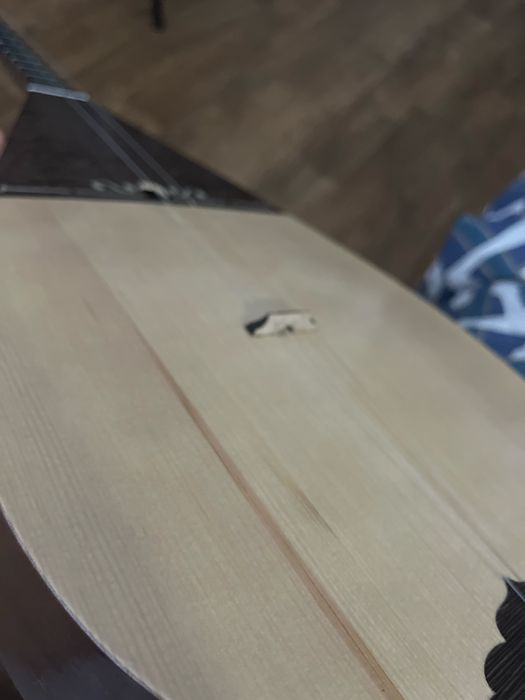 Чехолымен қоса беремін. Жаңа домбыра