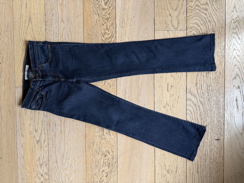 Тъмно сини дънки