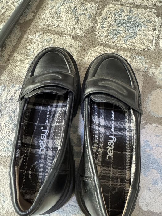 Продам лоферы школьные