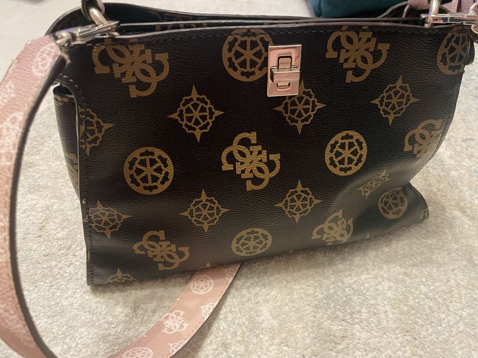 Чанта Guess кафява