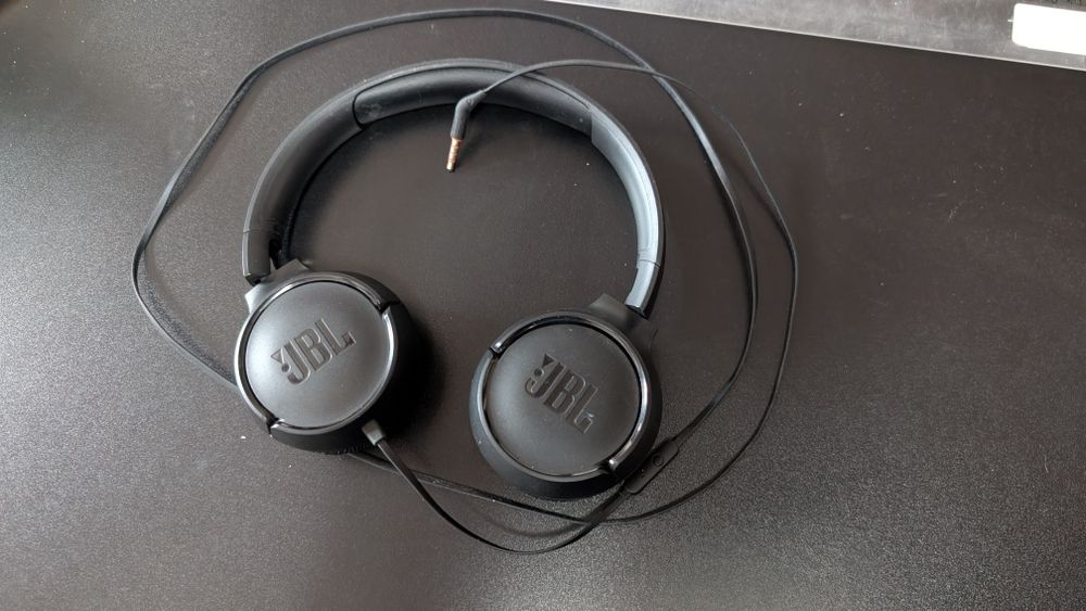 căști JBL Tune 500 cu fir negre