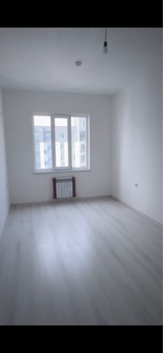 Янги Дархон.   Сдается.  2 х комнатная. Пустая.