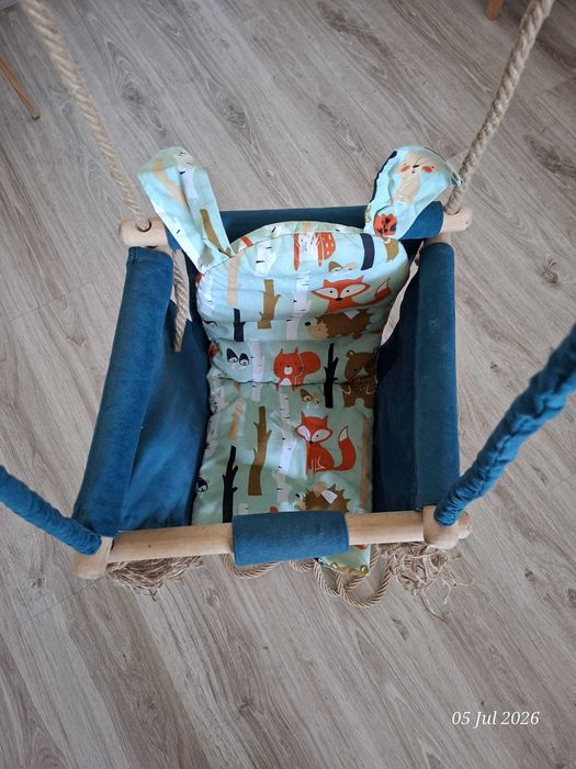 Leagăn handmade pentru copii, din lemn și bumbac, cu pernă