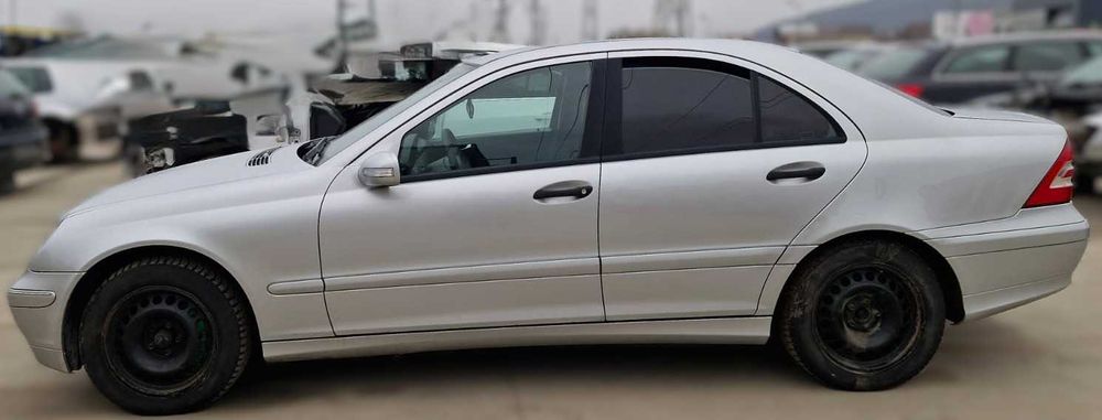 Dezmembrez Mercedes C Class W203 2.2D 6+1 trepte 2005