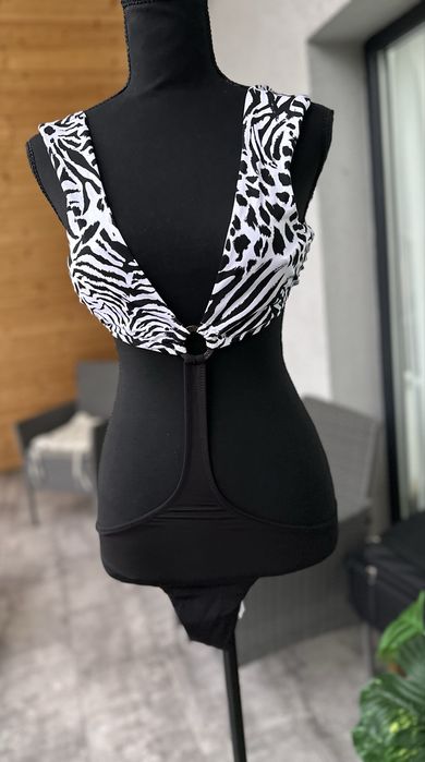 Costum de baie nou