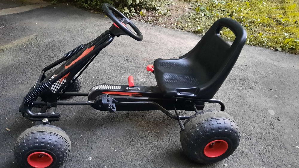 Kart cu pedale pentru copii