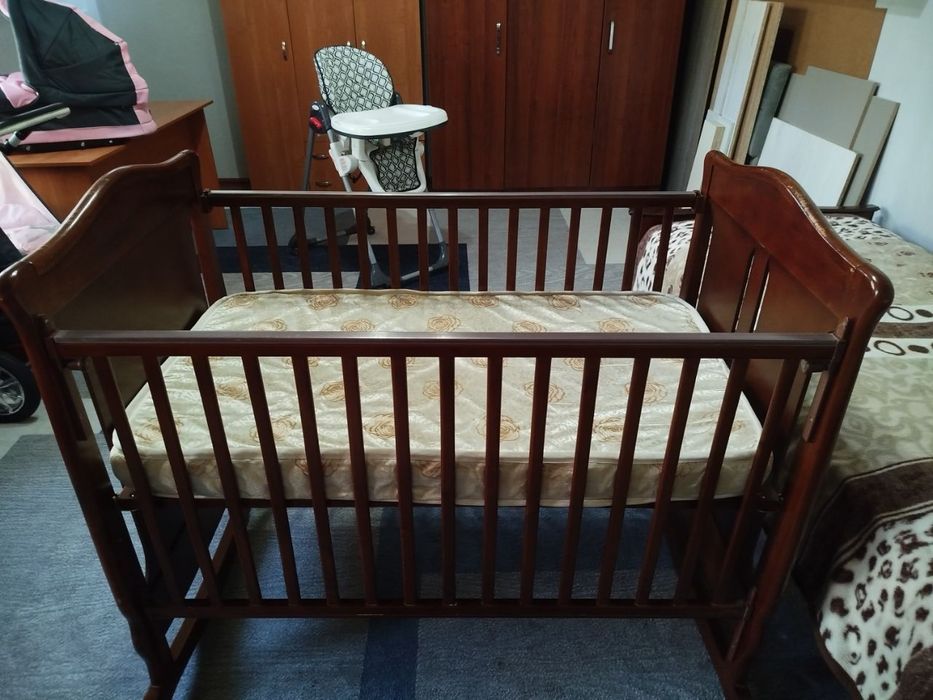 Детская кровать из натурального дерева