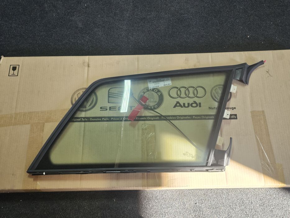 geam dreapta spate nou original audi a4 b5 avant

cod oe: 8d9 845 300