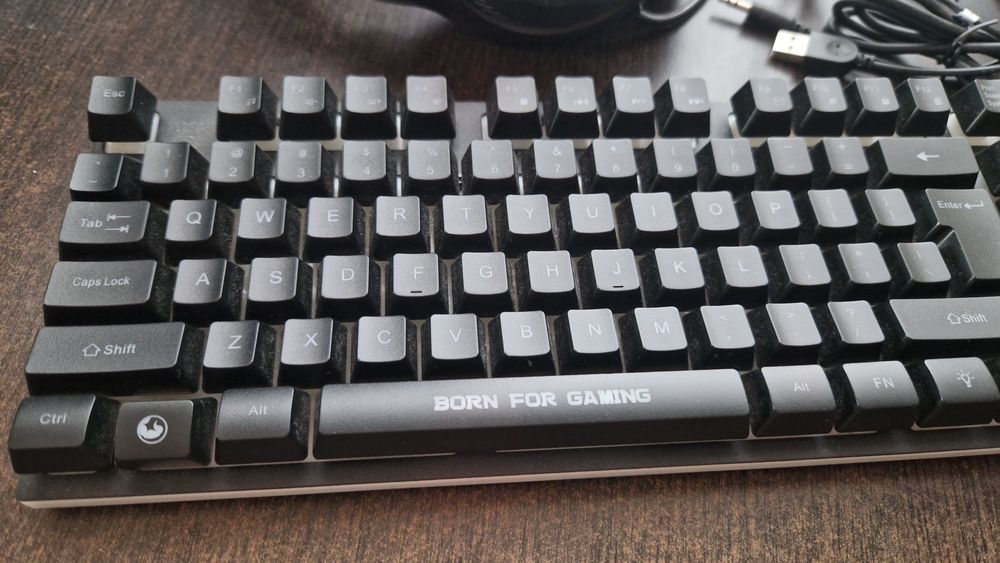 Tastatura si casti noi gamming cu lumini