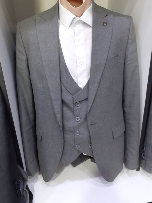 Kostyumla sotiladi 500 ta dona optom. Hammasini 40 mln ga bervoram