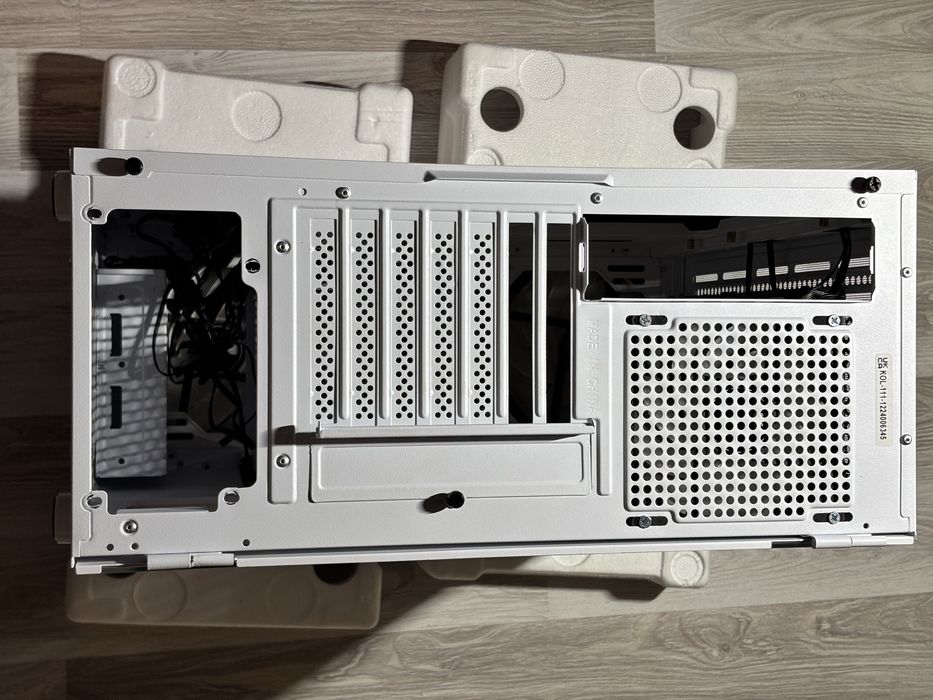 Kolink Observatory HF White Mid Tower- в отлично състояние