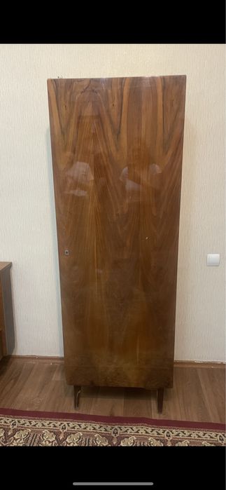 Румынский шкаф из дерева