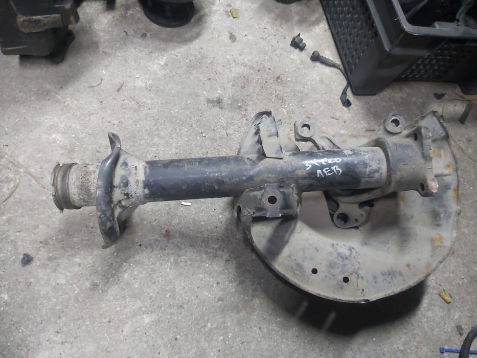 Цапфа передня левая bmw е34