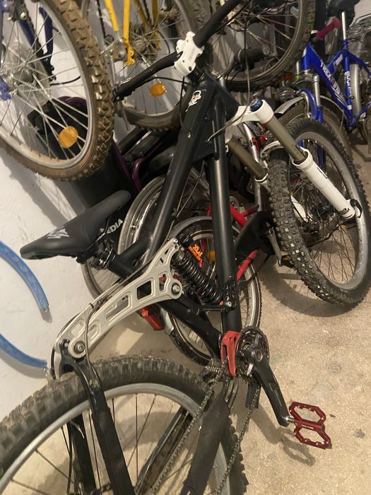 Bicicleta full supension kona