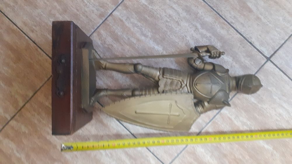 Cavaler cruciat medieval statuetă metalică