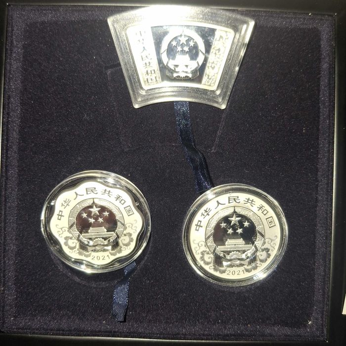 Продавам рядък сребърен троен сет. Сребърни монети лунари.