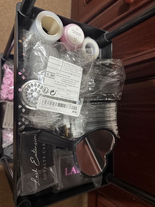 Vand produse pentru extensii gene