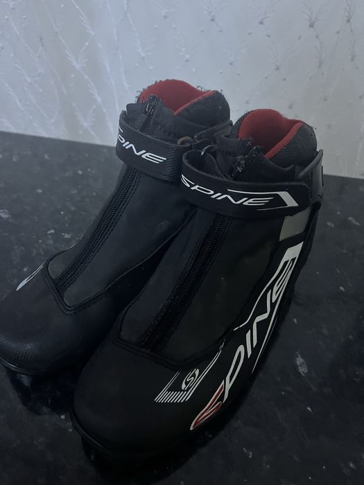 Продам лыжные ботинки